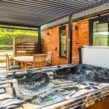 Cottage With Hot Tub - Near Cheltenham And Tewkesbury 外观 照片