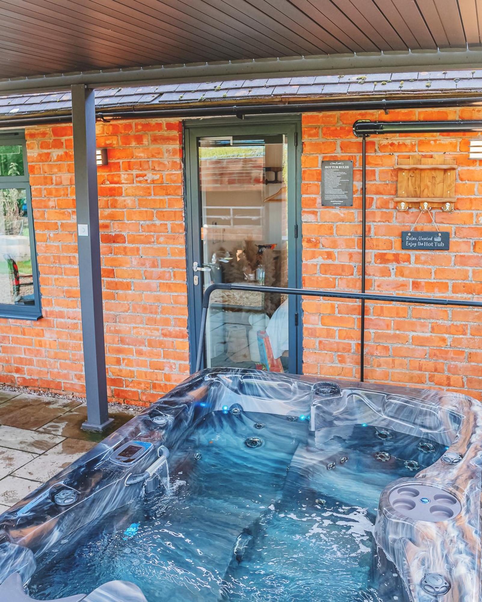 Cottage With Hot Tub - Near Cheltenham And Tewkesbury 外观 照片